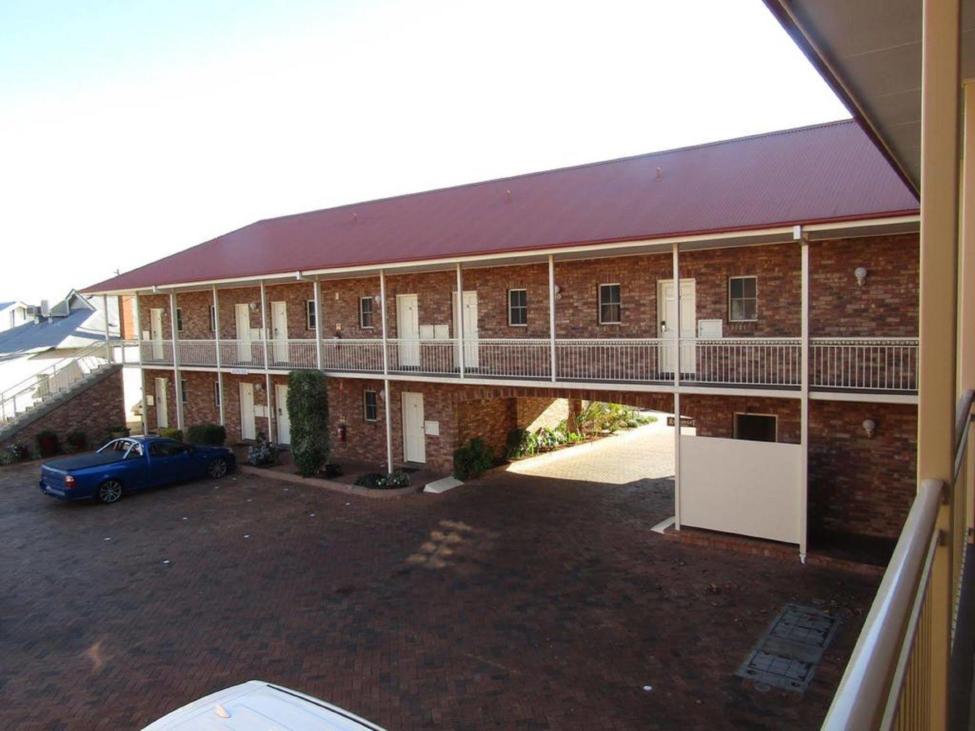 Australian Heritage Motor Inn Ντούμπο Εξωτερικό φωτογραφία